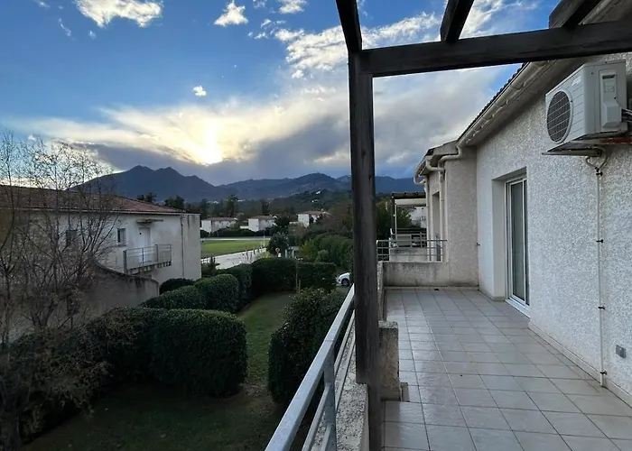 Joli Residentiel Et Piscine Apartment