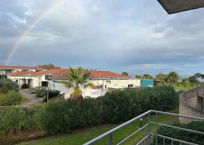 Joli Residentiel Et Piscine *