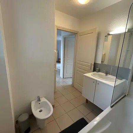 Joli Residentiel Et Piscine *
